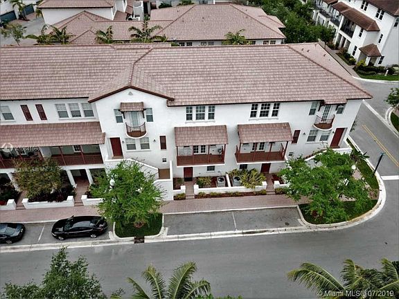 2nd image of 11900 SW 27th St Unit 1009