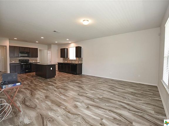 5th image of 206 W Orion Dr