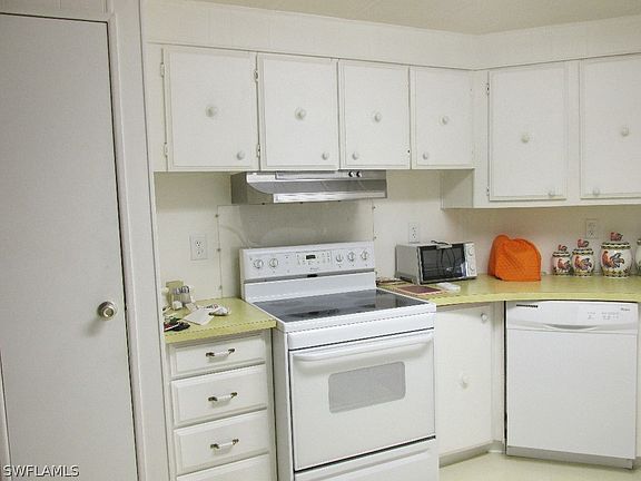 3rd image of 17591 Stevens Blvd #E