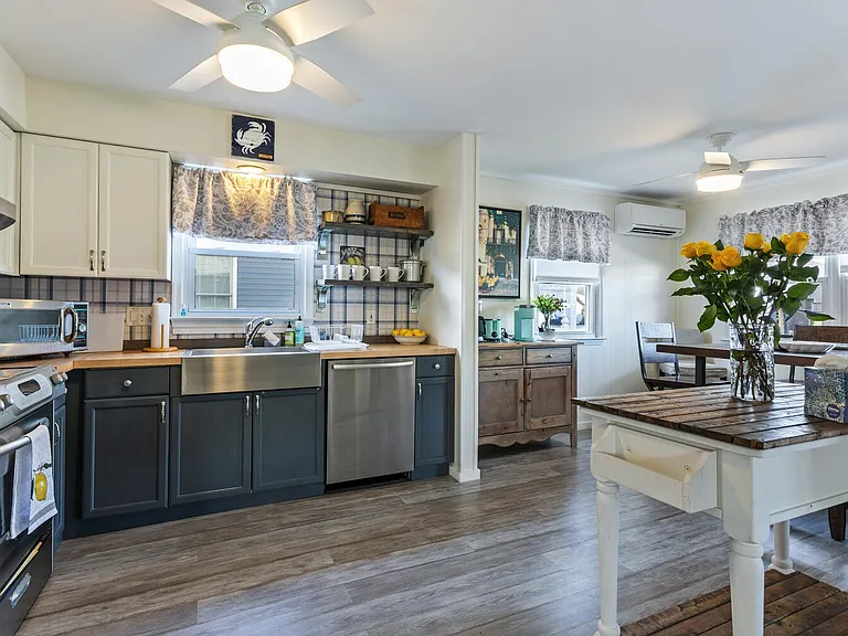 606 W Beach Ave — Photo 16