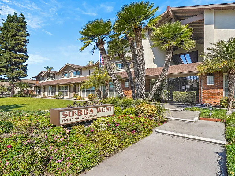 Sierra West Apartments — Photo 2