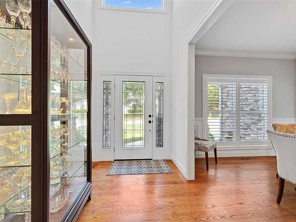 4th image of 20 Winslow Ln