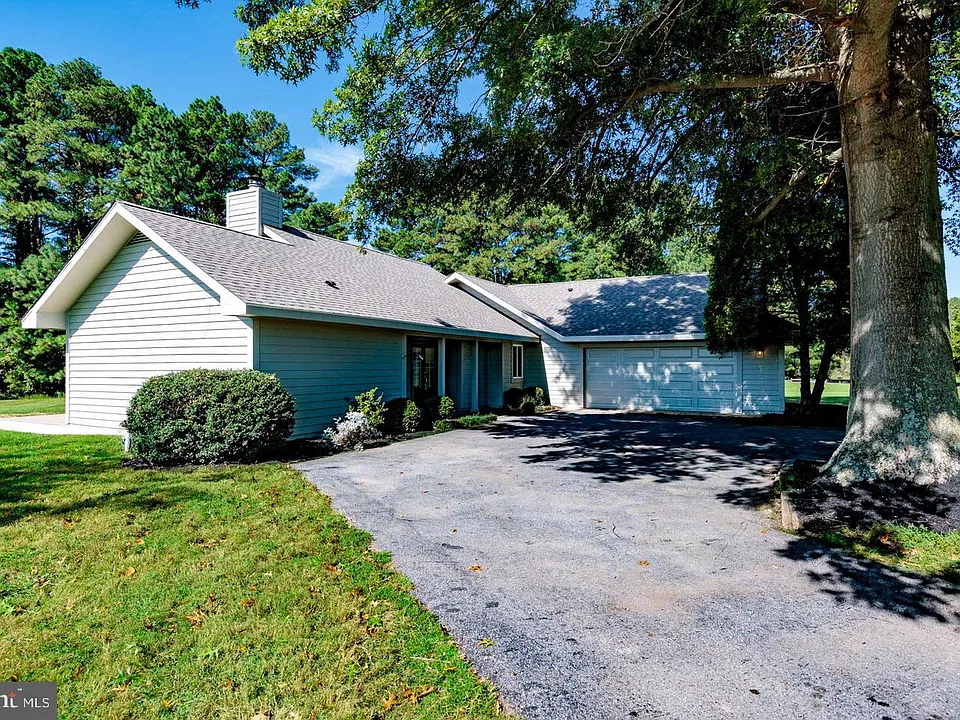 102 Golf Ct