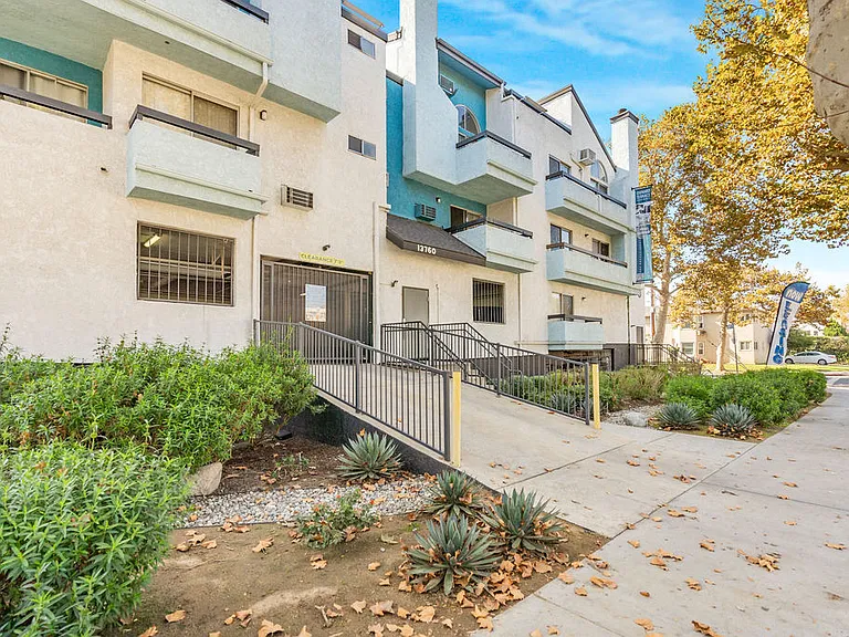Oxnard Terrace — Photo 12