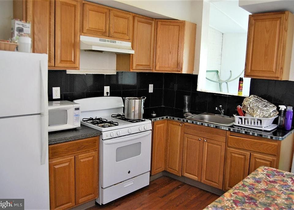 2nd image of 3741 N Park Ave