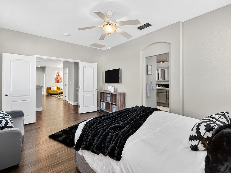390 Caravaggio Cir — Photo 59