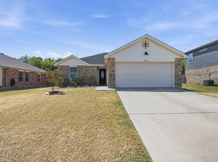 300 Deer Run Dr, Sanger, TX 76266