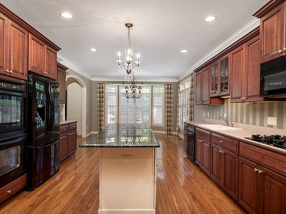 4th image of 6543 Enclave Dr #1