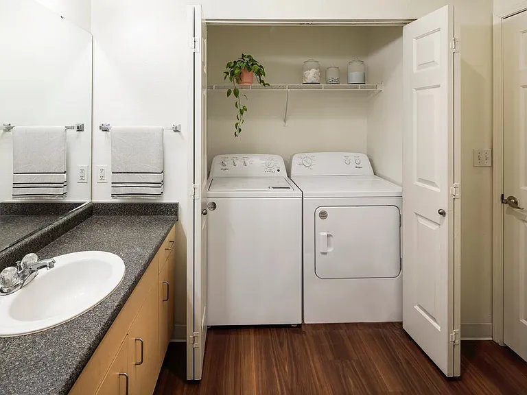 Classic Package I bath with washer and dryer