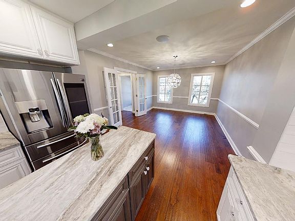 4th image of 1795 E Long St #15
