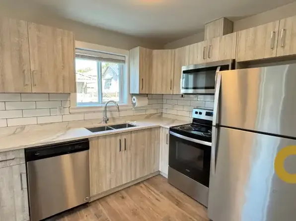 2554 Venables St #1A, Vancouver, BC V5K 2R1
