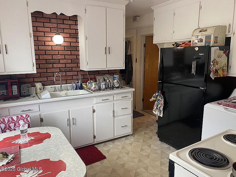4th image of 35 Wagner Avenue