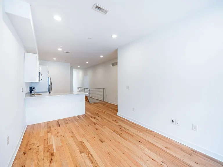 1642 N Marshall Street — Photo 1