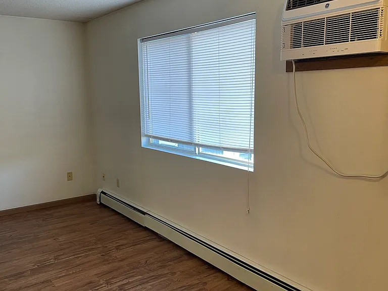 429 S Van Buren St #5 — Photo 6