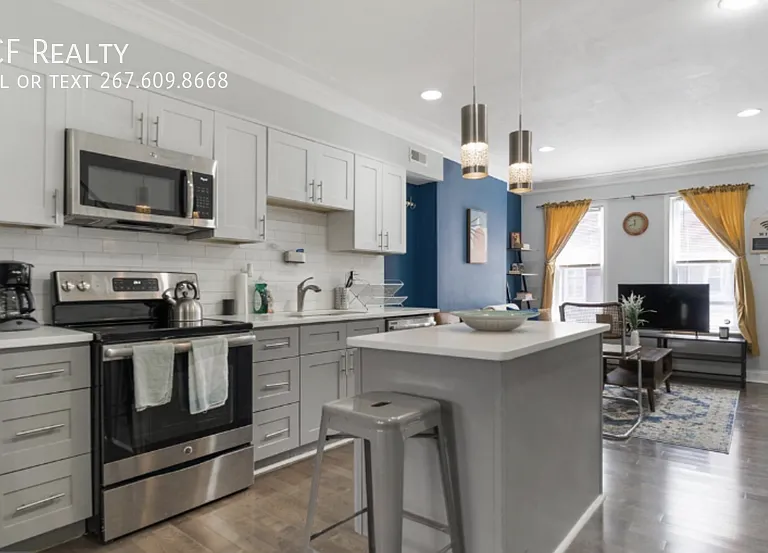 2033 Sigel St — Photo 4