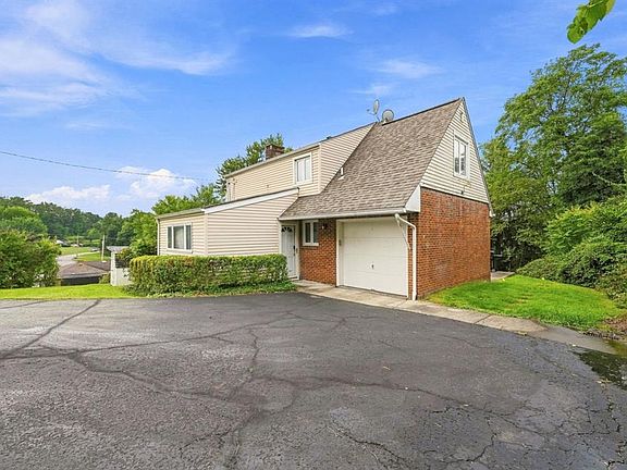 2nd image of 675 Meadow Ln