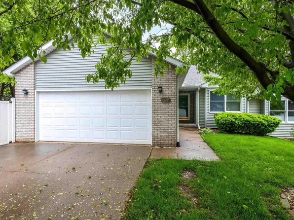 220 3rd St #2, Pt Byron, IL 61275