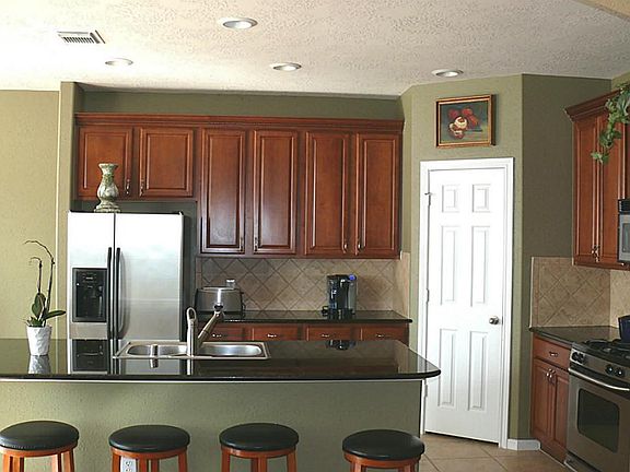 Very open kitchen, with island breakfast bar!