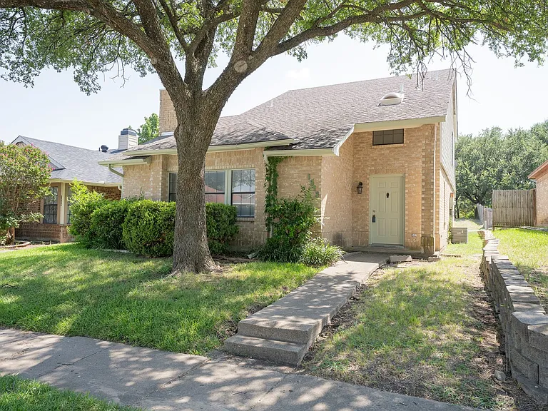 1513 Liberty Ln — Photo 1