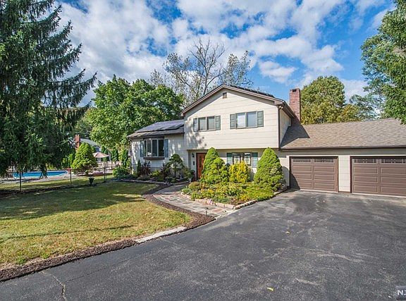 3rd image of 11 Garret Ct