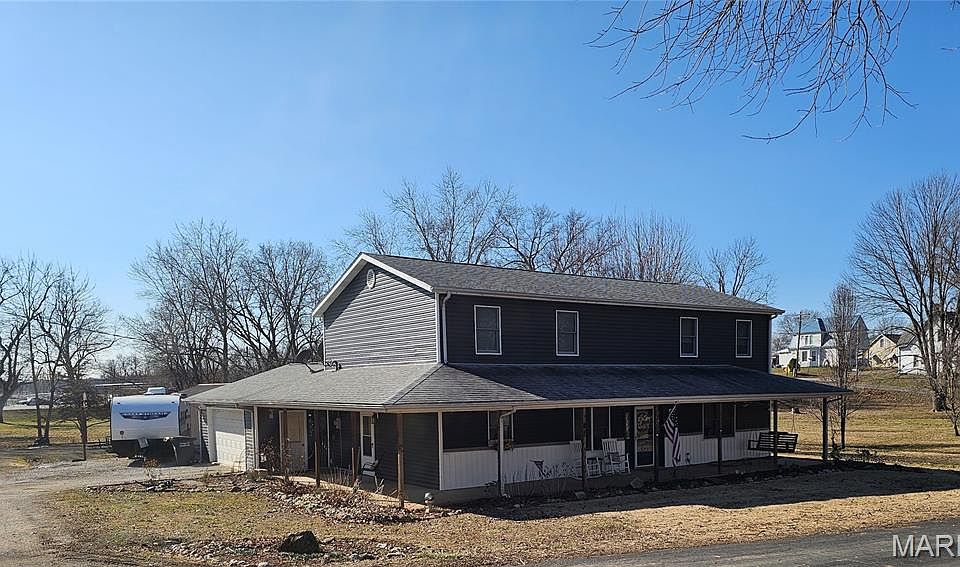 1st image of 708 E Walnut St