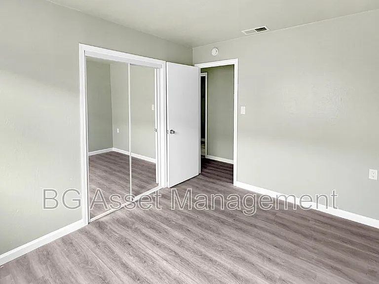 1755 Emeric Ave — Photo 6