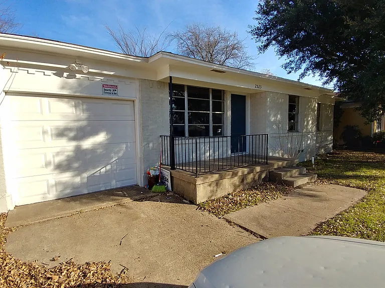 2523 Gross Rd — Photo 1