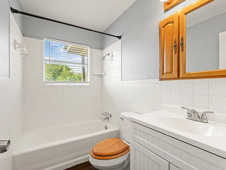 1029 Hoyt Ave — Photo 15