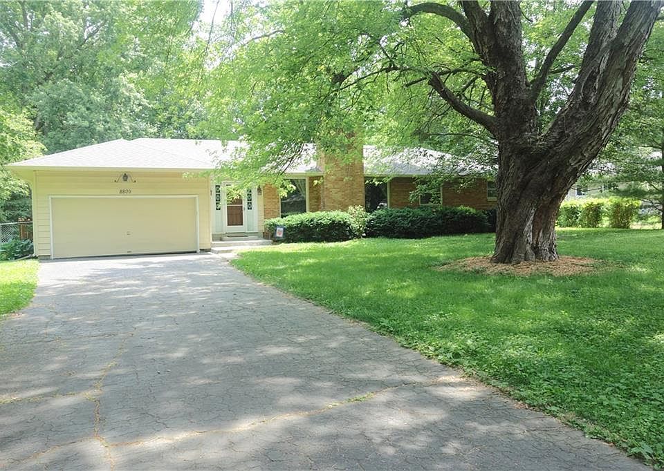 1st image of 8809 N Crestview Dr