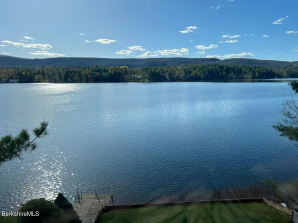 10 Mahkeenac Shores Rd, West Stockbridge, MA 01266