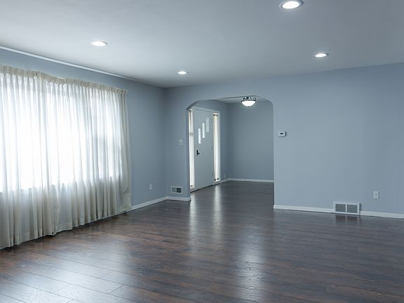 3rd image of 100 E 99th St