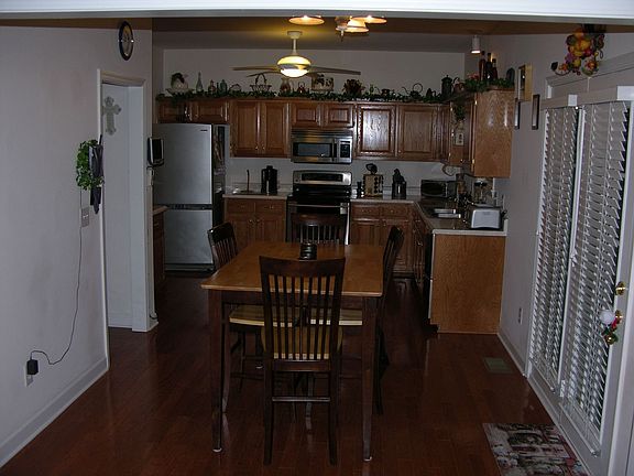 4th image of 2825 Lafayette Dr