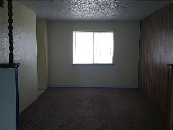 4th image of 547 Riverview Cir