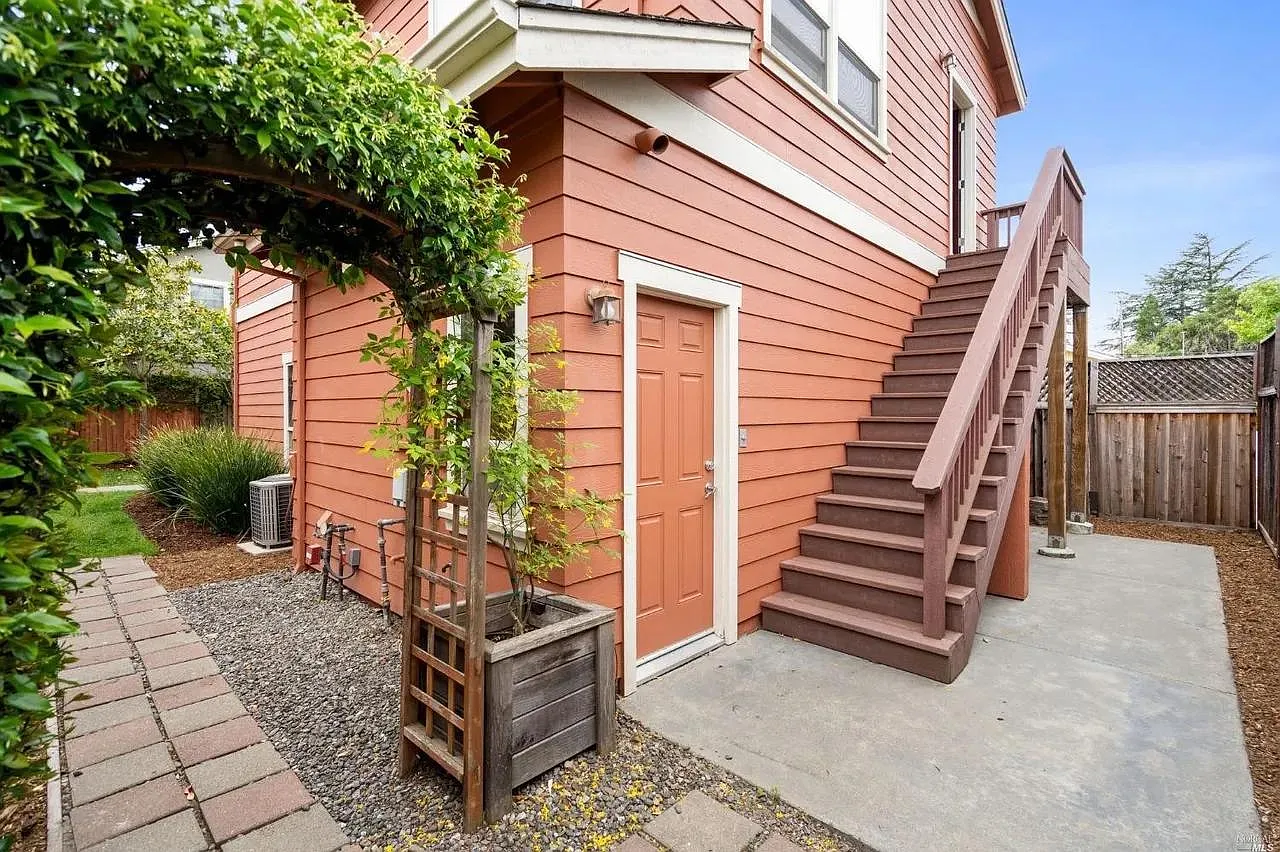 2 bed, 775 sqft, $2,600 — Photo 1