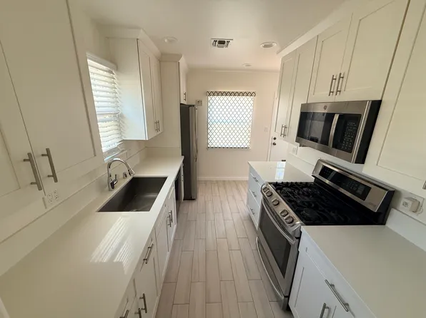 18401 Calvert St, Reseda, CA 91335