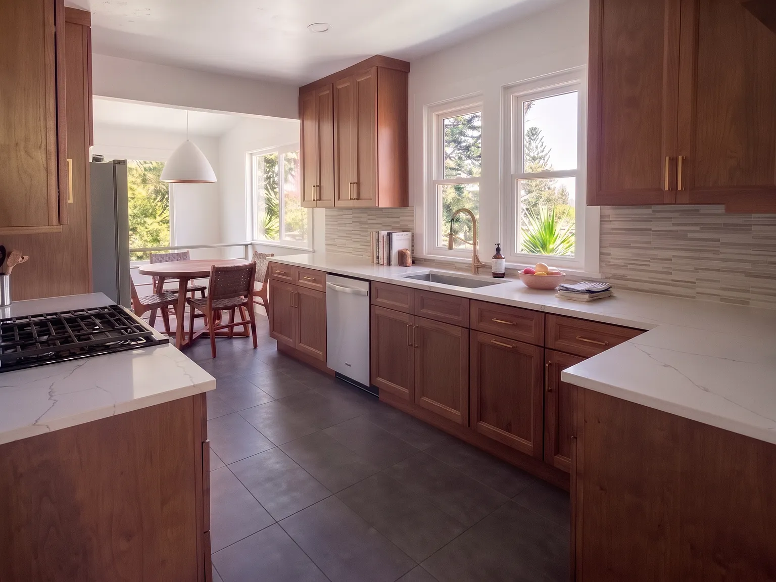 3 bed, 1108 sqft, $3,895 — Photo 3