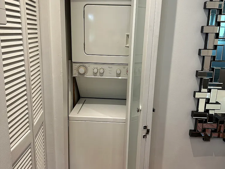 Stacked washer/dryer