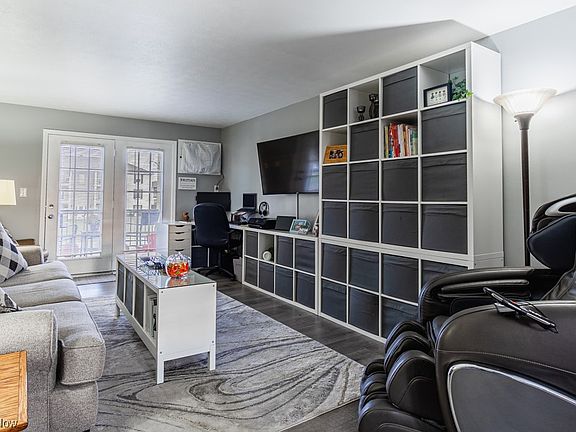 2nd image of 7375 Eisenhower Dr Unit 3