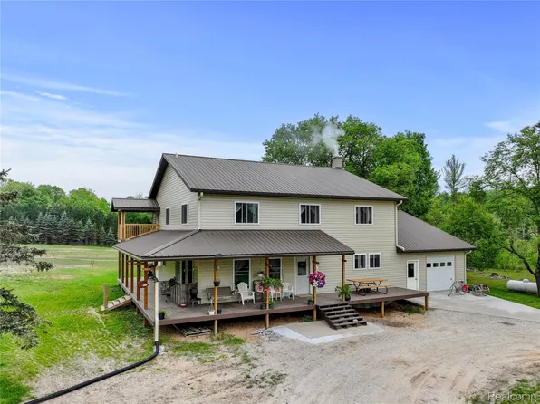 8875 N Lakola Rd, Tustin, MI 49688