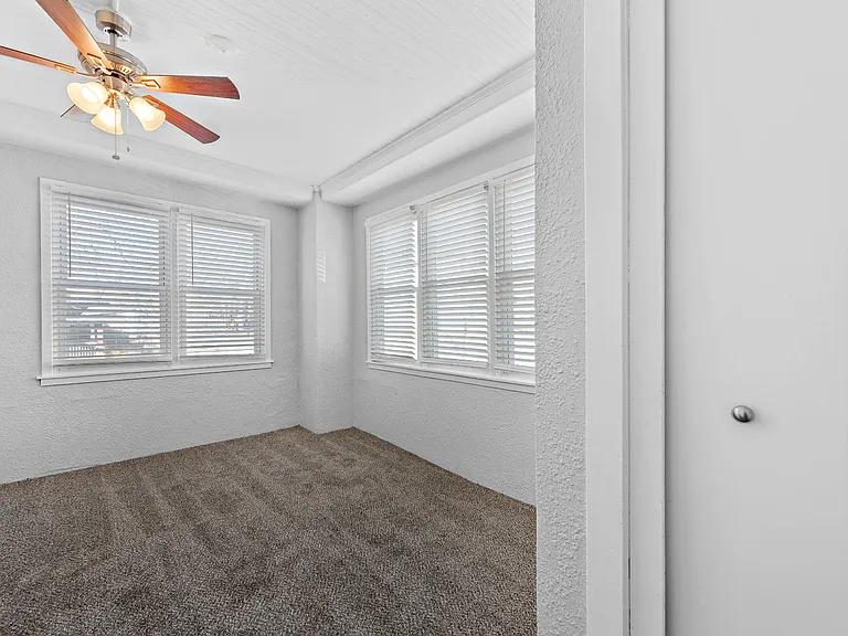 4400 Jarboe St — Photo 17