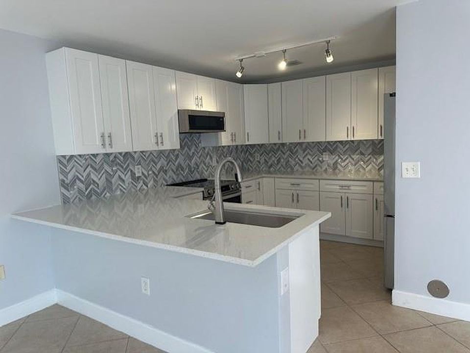 1st image of 4151 Eastridge Cir