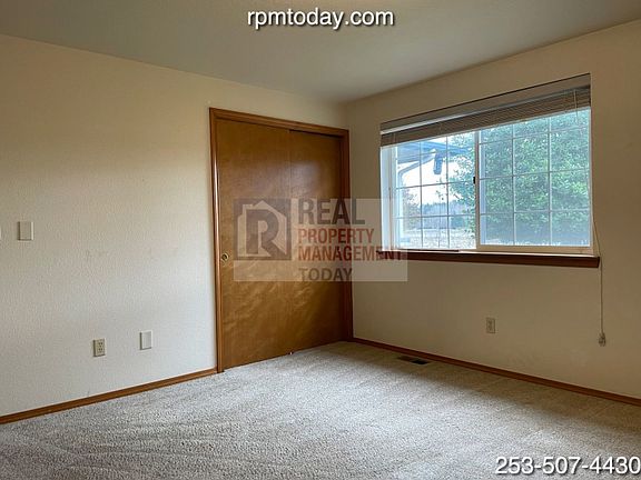 4th image of 13715 14th Ave E