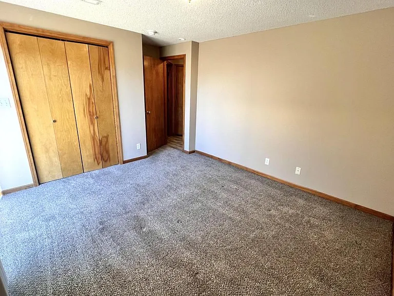512 N Grove St — Photo 14