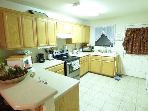 4th image of 2613 Lincoln Ave