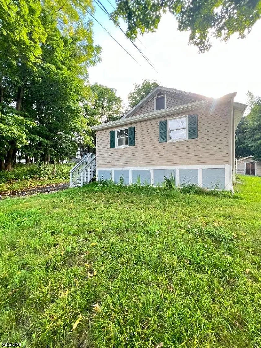 2 bed, 1.0 bath, $2,350 — Photo 1