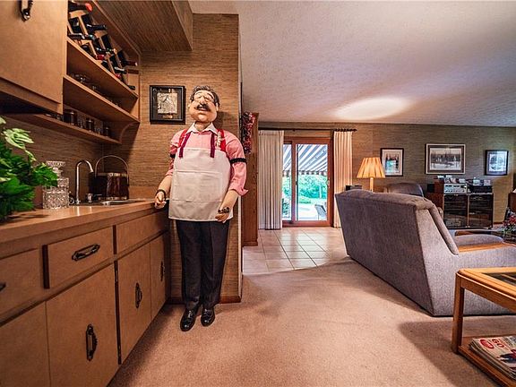 4th image of 36385 Churchill Dr