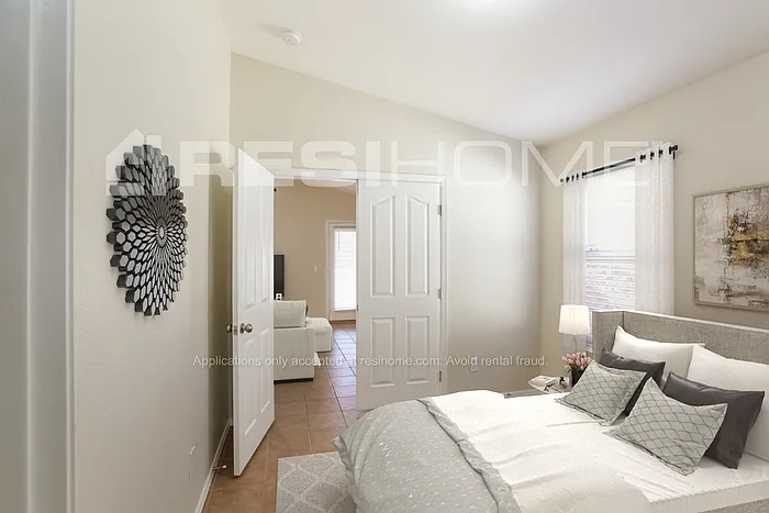 2604 N 126th Dr — Photo 9