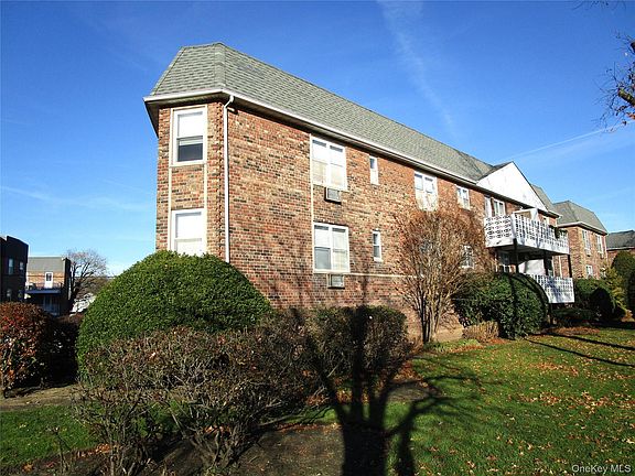 2nd image of 20 Daley Place #128