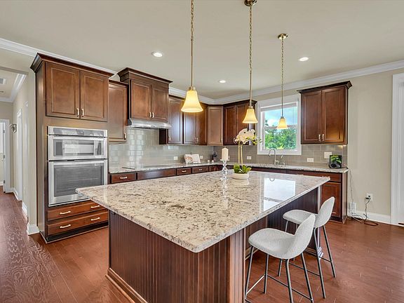 3rd image of 105 Canoe Brook Ct