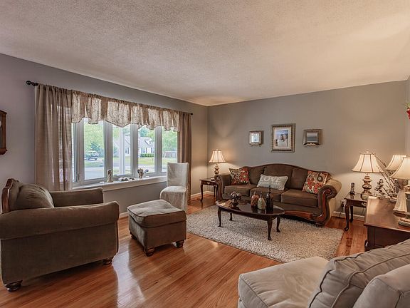 3rd image of 2723 Haywood Ave